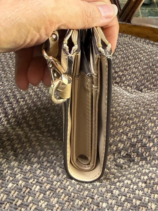 Michael Kors Jet Set Large Zip Clutch Wallet wristlet w/pebbled leather. - Picture 15 of 16